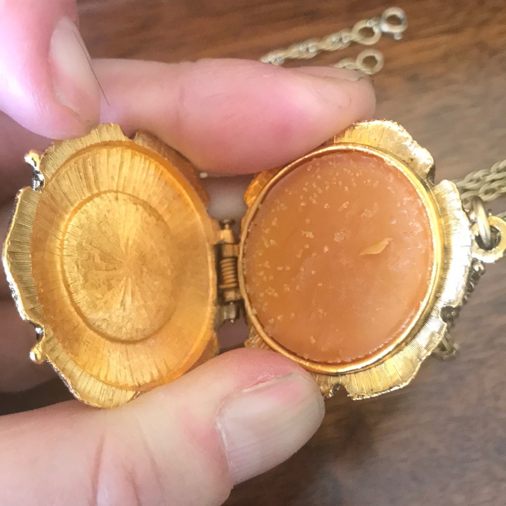 Corday Toujours Moi Le Papillon Butterfly Locket - Picture 7 of 8